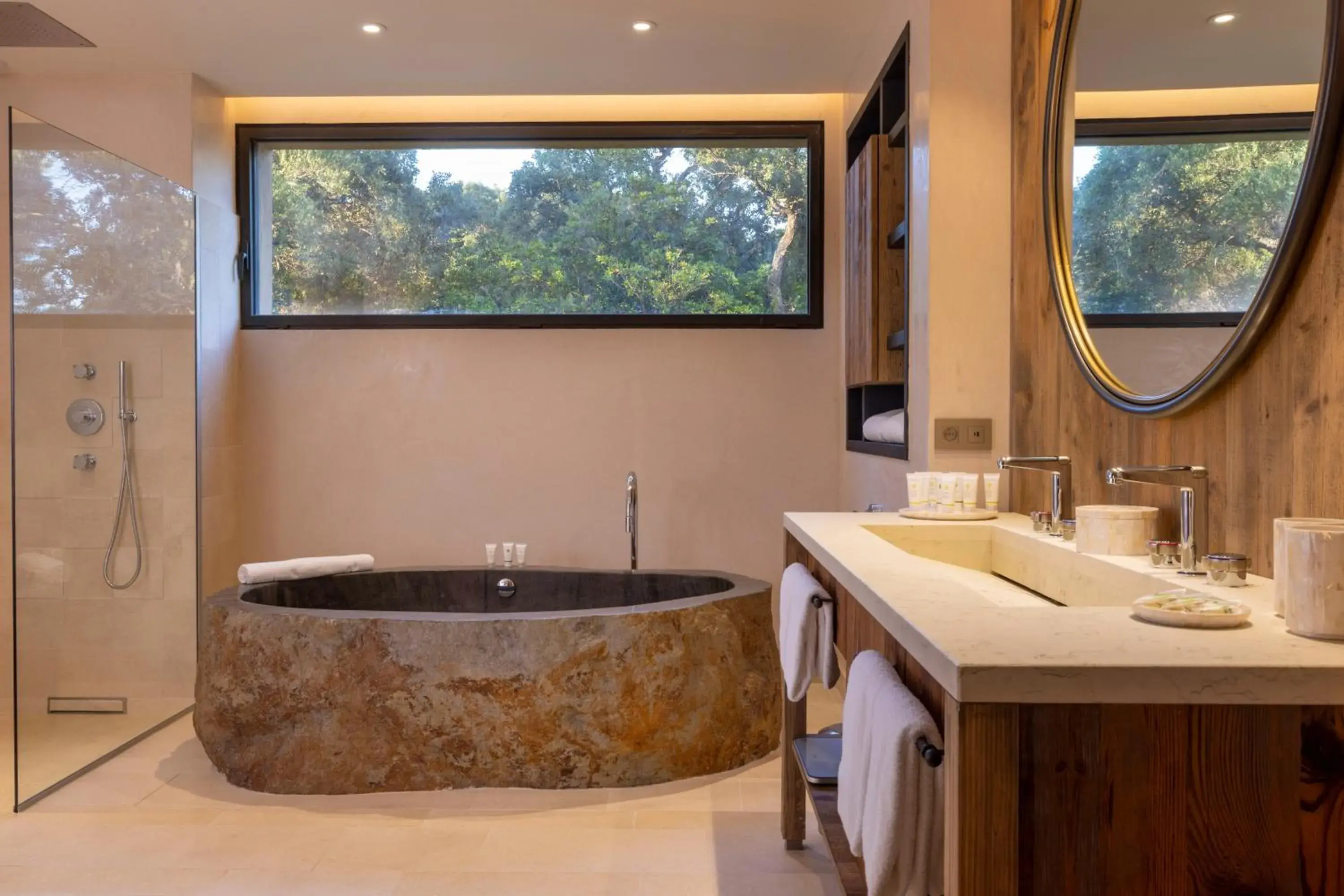 Bathroom in Les Regalia Hôtel & Spa